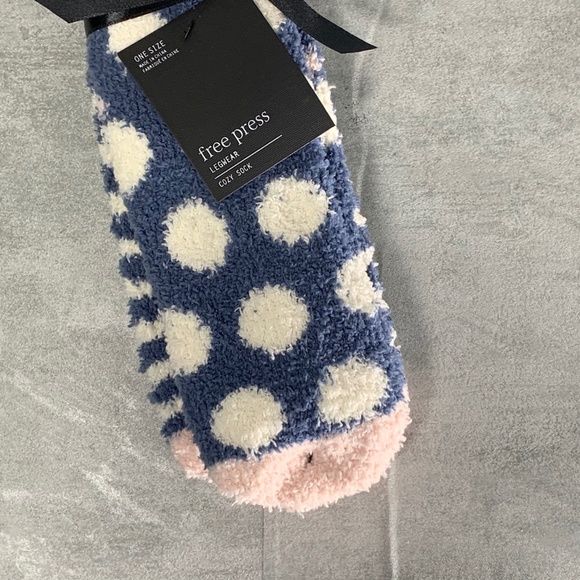 3/$20 Free Press 2 Pair Fuzzy Socks SZ 6-10.5 - Picture 4 of 6